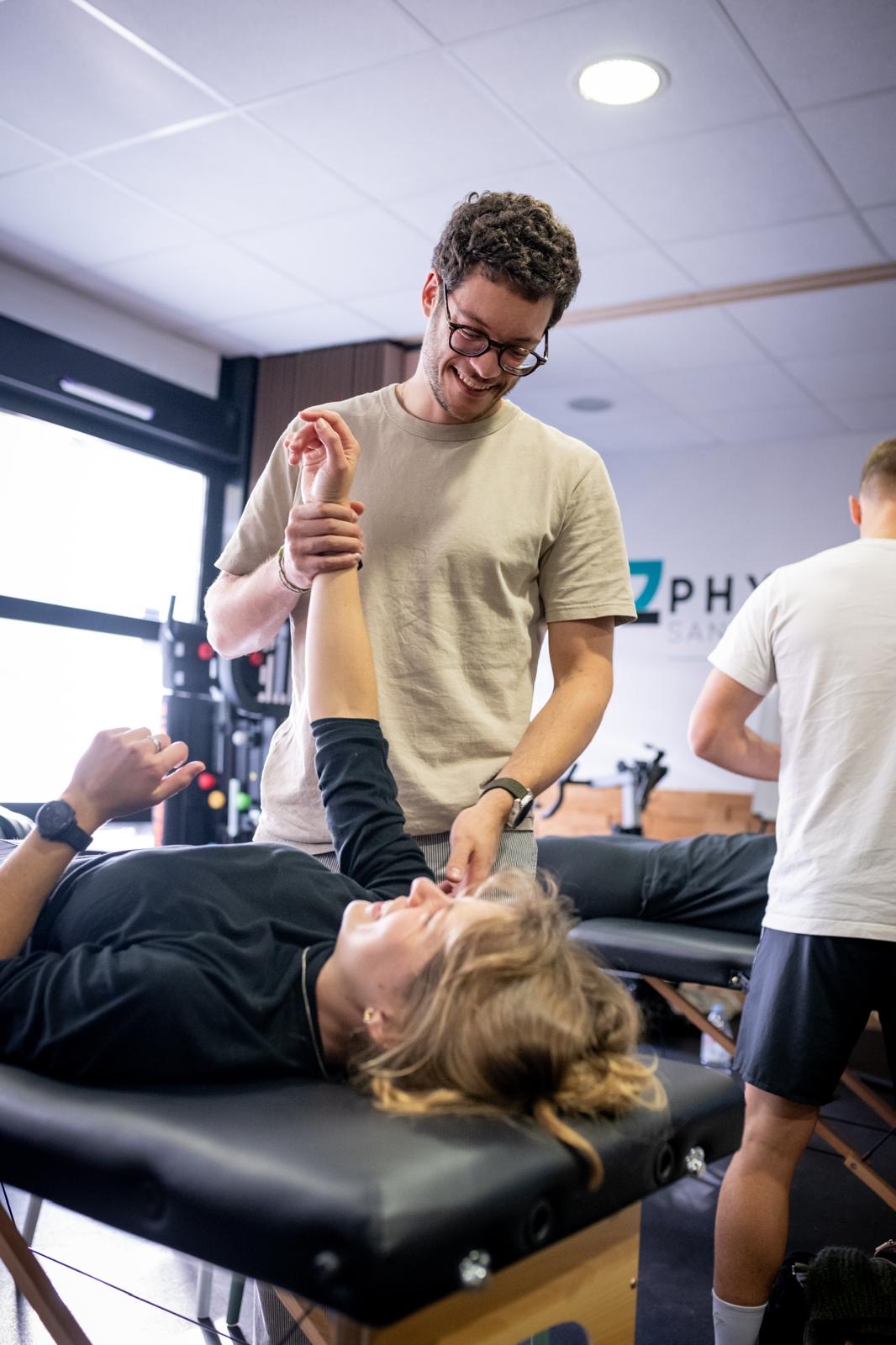 Iyad El Habach en consultation — ostéopathe souriant